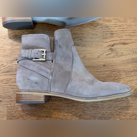 MK by Michael Kors Salem Tan Suede and Leather Ankle Booties Size 7.5. - Picture 9 of 14